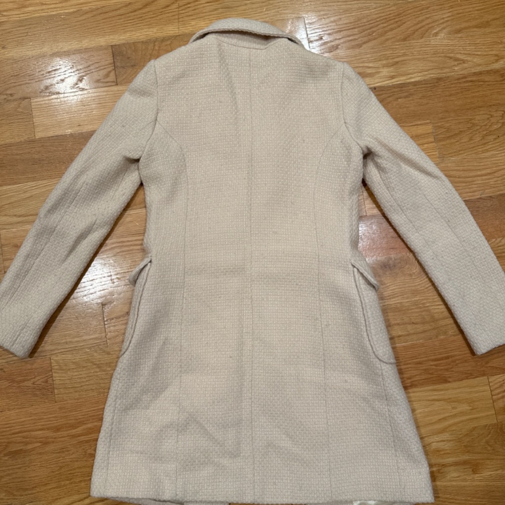 Beautiful Cream jacket - Picture 2 of 2